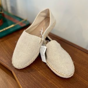 NWT Beige Knit Canvas Espadrilles with gold sparkle embellishment